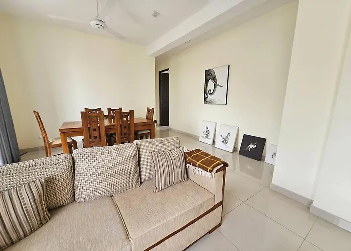 25 @ Lauries Apartment Fully Ac 3 Bedroom Colombo